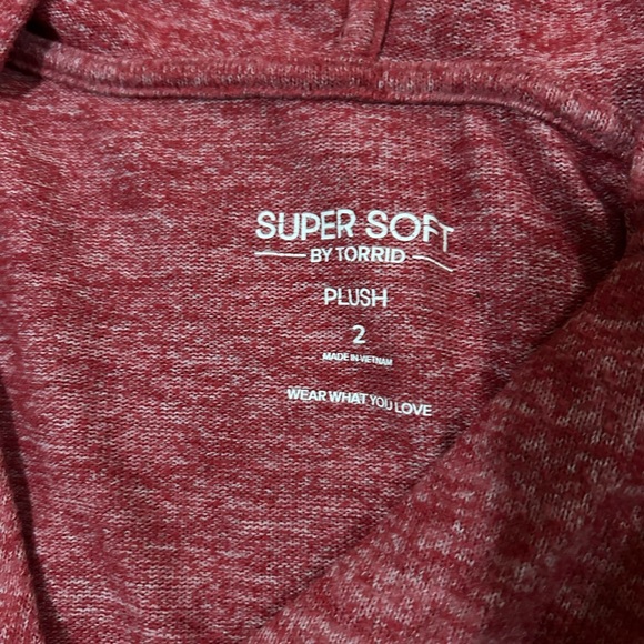 Torrid Super Soft Plush Tunic Hoodie in Jester Red - Size 2X (18-20) - Picture 6 of 8